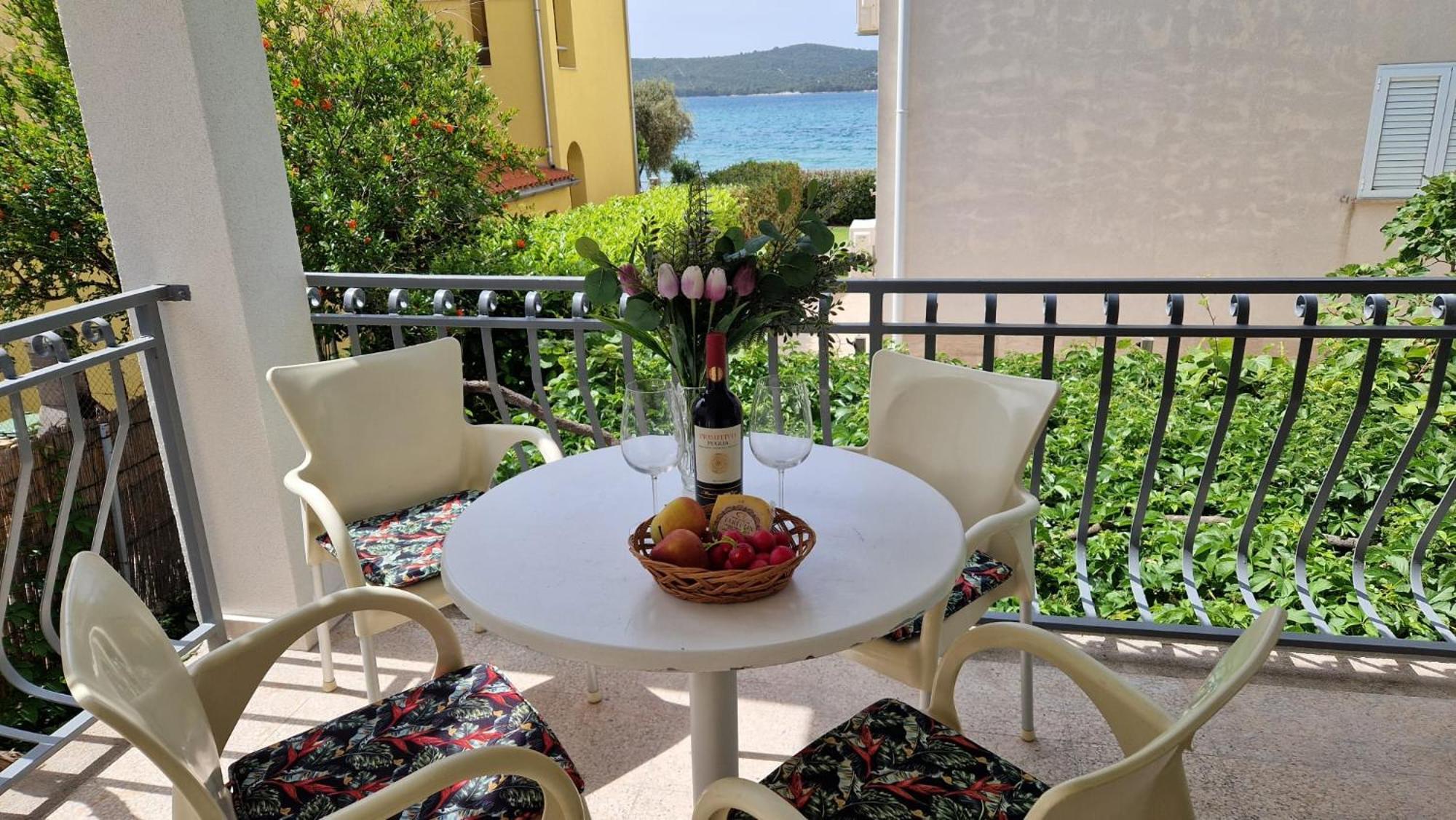 Apartments Mediteraneo Žaborić Eksteriør billede