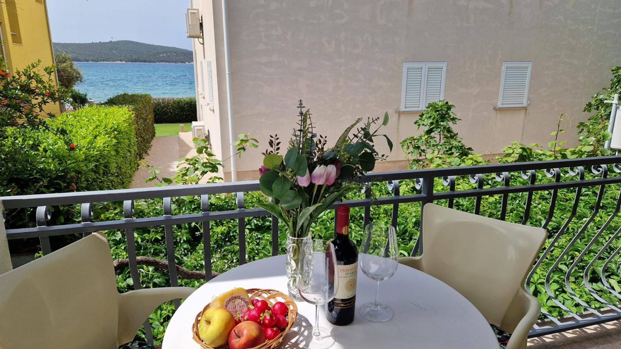 Apartments Mediteraneo Žaborić Eksteriør billede